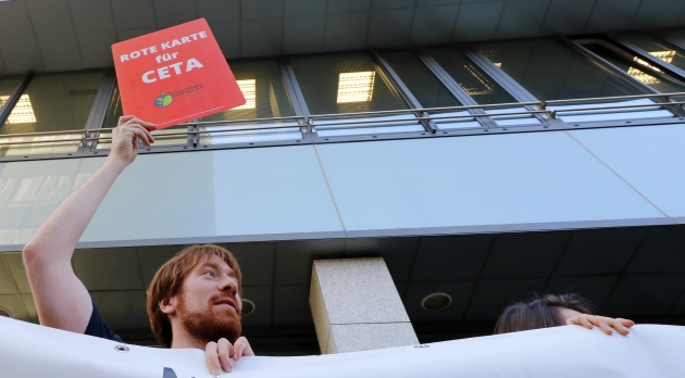 Wir zeigen CETA die rote Karte!